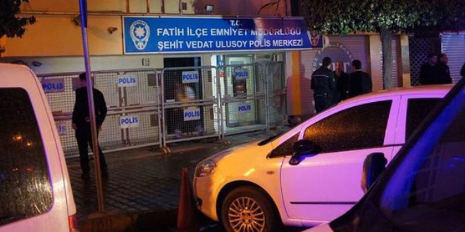 stanbul'da 4 polis memuru aa alnd