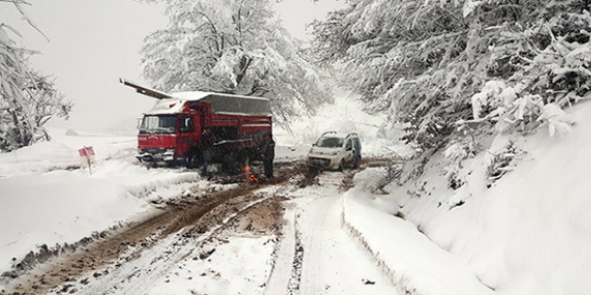 Van ve Bitlis'te 10 mahalle ve 1 ky yolu ulama kapand