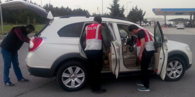 stanbul polisinden gvenlik iin GBT kontrol