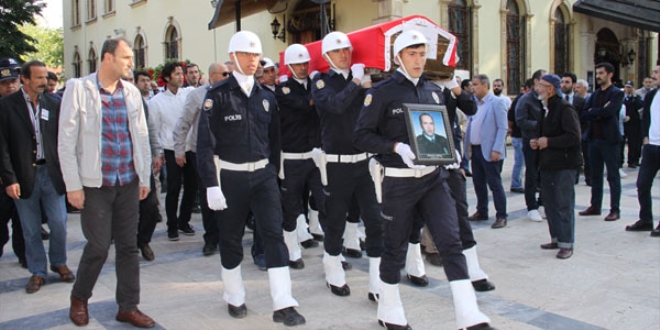 Kansere yenik den polis memuru hayatn kaybetti