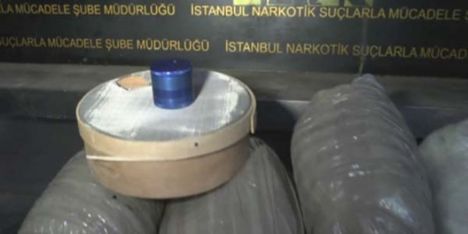 stanbul, Maltepe'de 38 kilo 400 gram esrarn ele geirildi