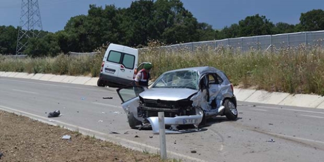 Edirne'de trafik kazas: 3 l, 3 yaral