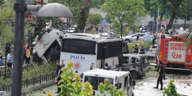 İstanbul'da patlama: 7'si polis 11 kişi hayatını kaybetti - Memurlar.Net