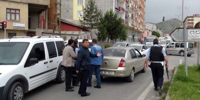 Bitlis'te menfeze tuzaklanan el yapm patlayc infilak ettirildi