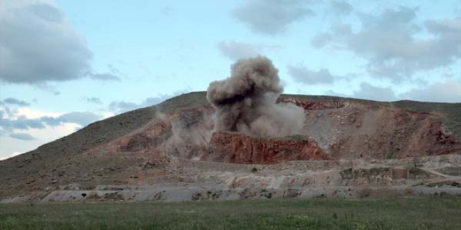 Valilik yaknnda yakalanan bomba ykl ara imha edildi