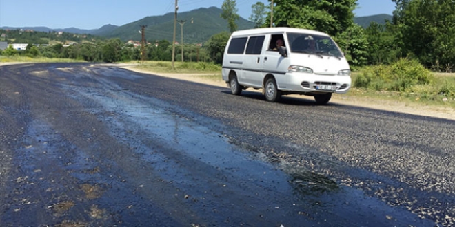 Bartn'da scak hava asfalt eritti