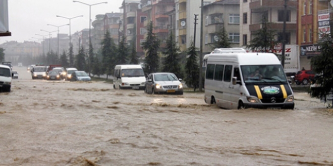 Ardahan'da saanak su basknna neden oldu