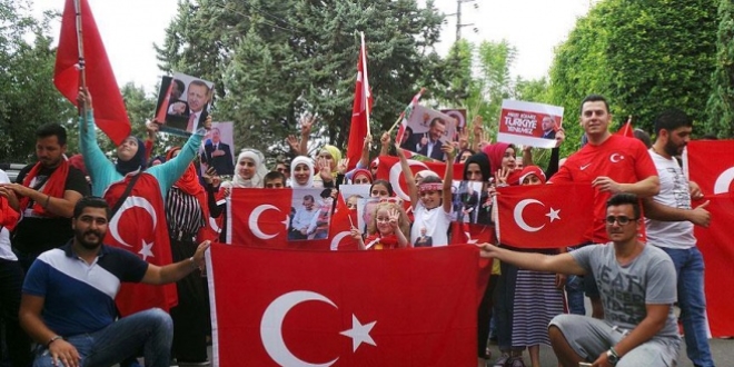 Mu ve Tekirda'da vatandalar, darbe giriimini protesto etti