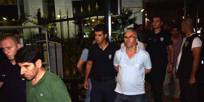Aksaray'da 11 emniyet mensubu tutukland