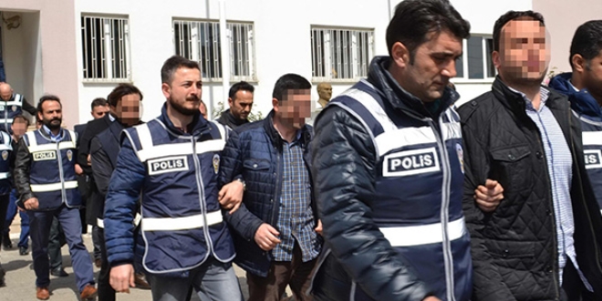 Konya'da gzaltna alnan 9 retmenden biri tutukland