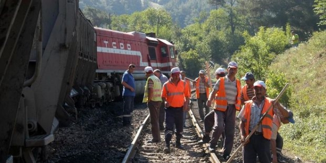 Yozgat'ta yk treni raydan kt