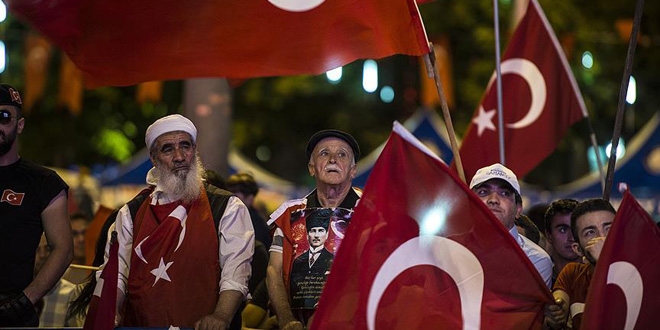 Meydanlardaki demokrasi nbeti sryor