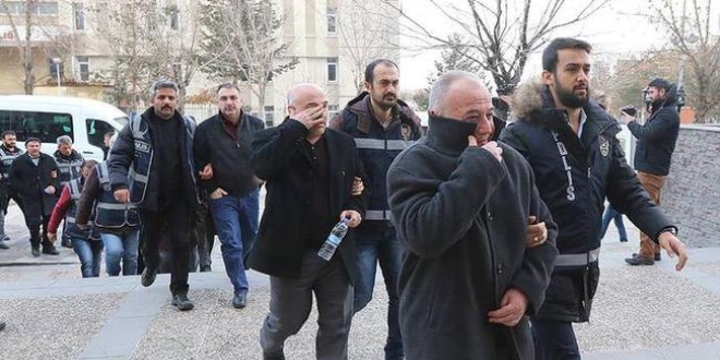 Ceyhan'da 12 i adam tutukland
