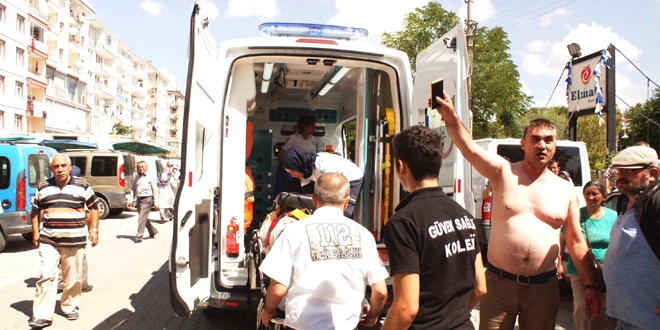 Ankara'da trafik kazas sonras bakl kavga: 4 yaral