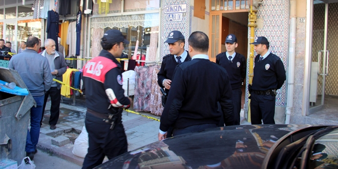 Polis memurunu baklayarak ldren pheli gzaltna alnd