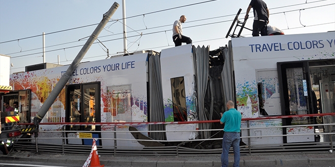 Merter'de tramvay yksek gerilim hattna arpt