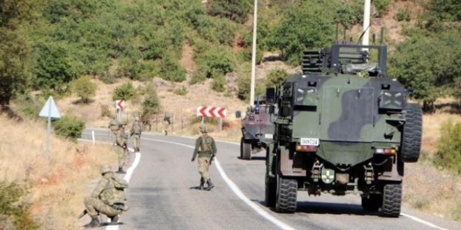 Hakkari'de askeri aracn geii srasnda patlama: 3 asker yaraland