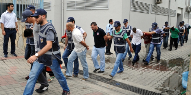 Mersin'de, Adil ksz'n yengesi ve 16 polis adliyeye sevk edildi