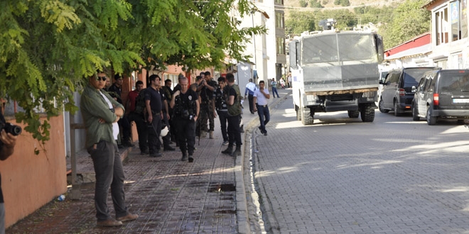 Hakkari'de izinsiz gsteri: 9 kii gzaltna alnd