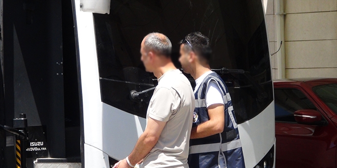 Antalya'da, 6 okul idarecisi tutukland
