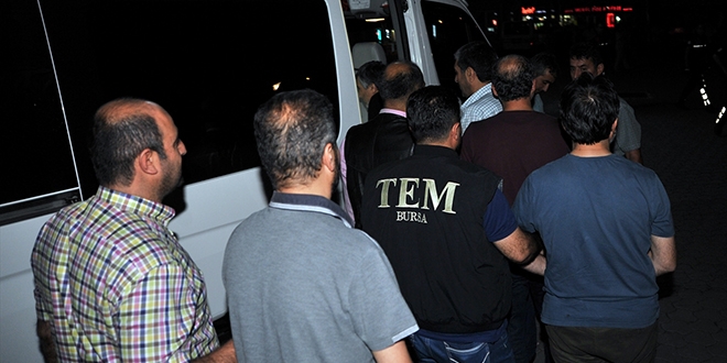 Bursa'da, 5 retmen ve iadam tutukland
