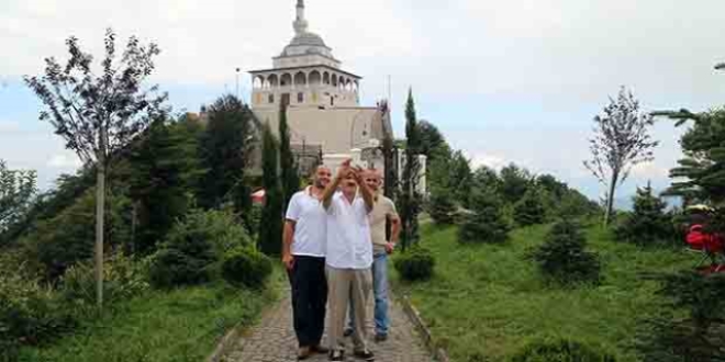 Cumhurbakan Erdoan'n at camiye ziyareti akn