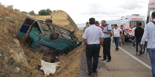 Elaz'da salk alanlarn tayan minibs arampole yuvarland