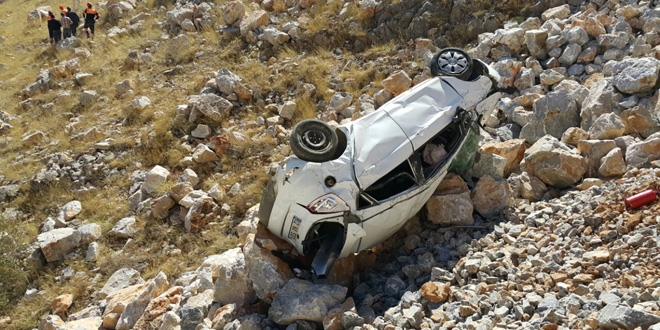 Malatya'da otomobil arampole devrildi: 7 yaral