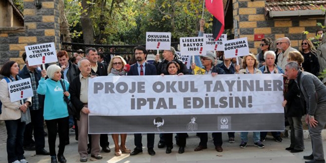 Proje okullarndaki tayinler protesto edildi