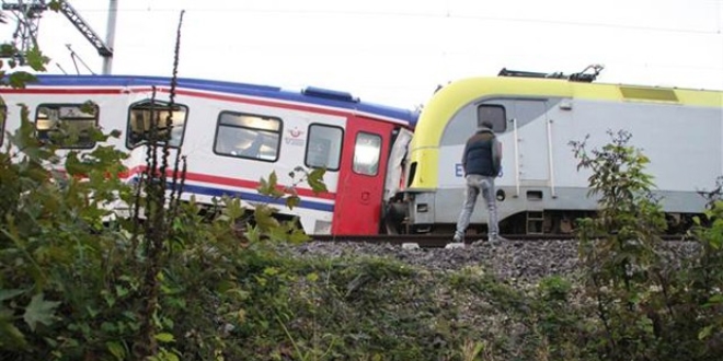 Sakarya'da ki tren kafa kafaya arpt: 3 yaral