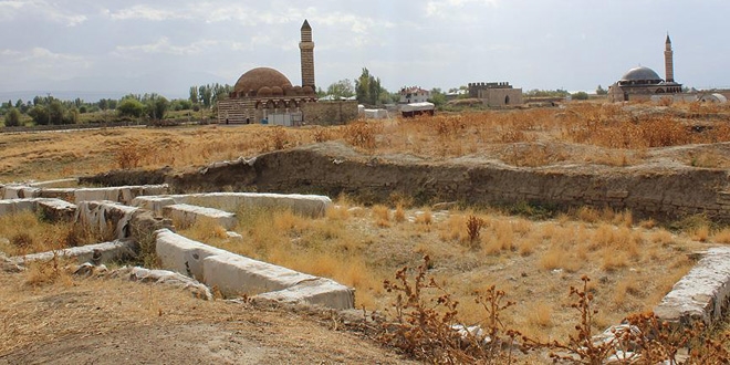 Van'da eski 'kamu binalar' gn yzne karld