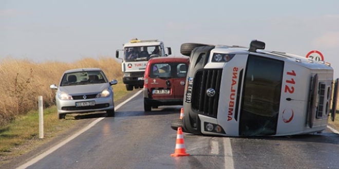 Edirne'de ambulans kaza yapt