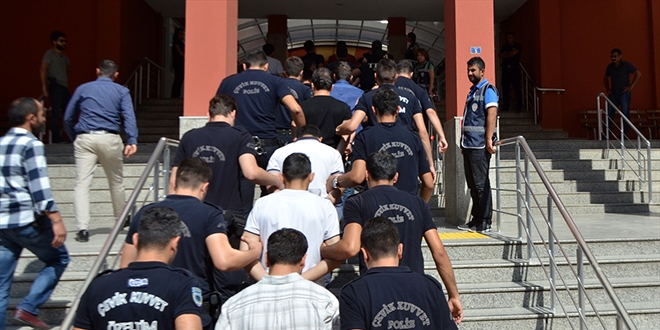 Antalya'da avukatn da bulunduu 23 kii tutukland