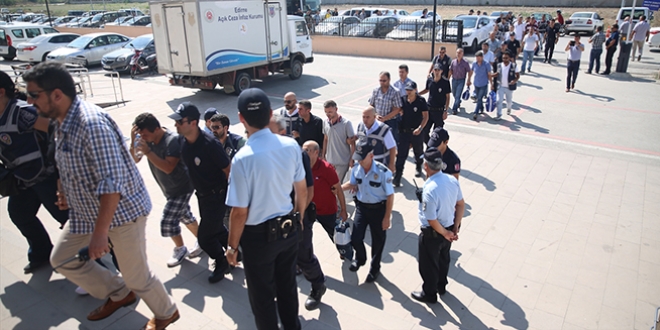 Denizli'de 33 i adam FET'den tutukland
