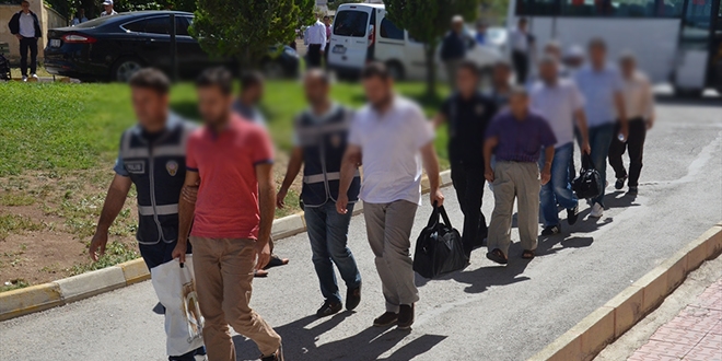 Karaman'da doktor, polis ve retmenlerin bulunduu 6 kii yakaland