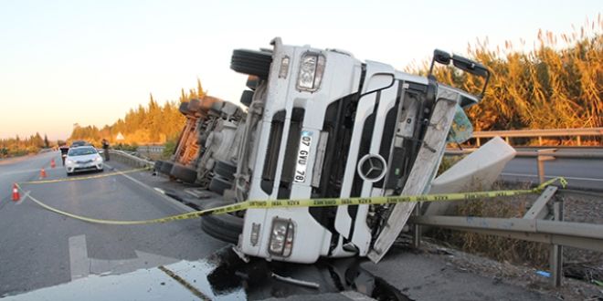 Beton mikseri devrildi: 1 l