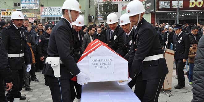 Saldrda ehit olan iki polis Yozgat'ta topraa verildi