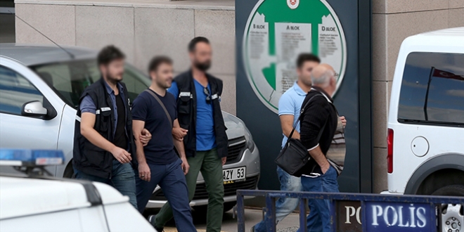 Gaziantep'de 'ByLock' kullanan 8 zanldan 6's tutukland