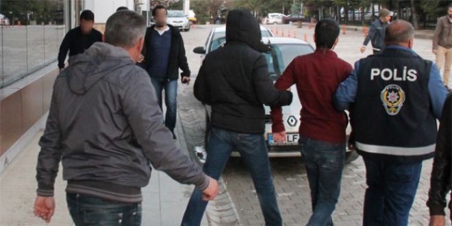 zmir'de sosyal medyadan terr propagandas: 8 tutuklu