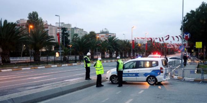 Grevinin banda kalp krizi geiren polis memuru vefat etti