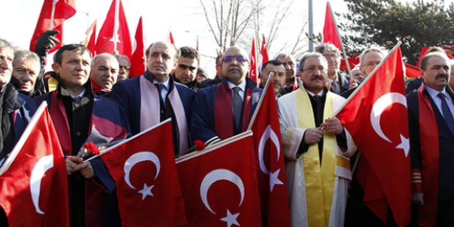 Askerlerin ehit edilmesini cbbeleriyle protesto ettiler