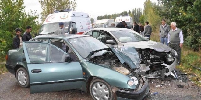 Malatya'da iki otomobil arpt: 6 yaral