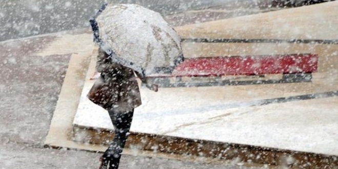 stanbul'da kar ya etkisini artrarak srdryor