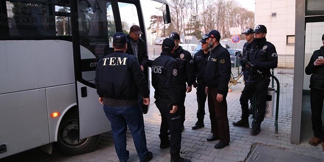 Mersin'de gzaltna karar verilen 31 i adam yakaland