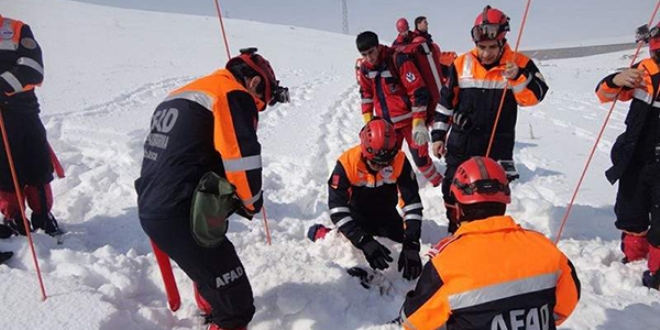 Erciyes'teki tipide mahsur kalanlar AFAD tarafndan kurtarld