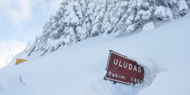 Uluda'da kar kalnl 2 metre oldu