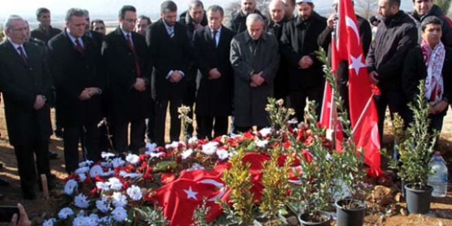 ehit polis Sekin'in babas olunun kabrini ziyaret etti