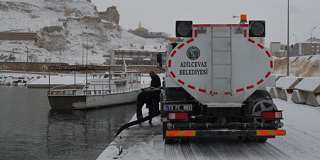 Van Gl'nn sodal suyuyla yollarn buzunu zyorlar