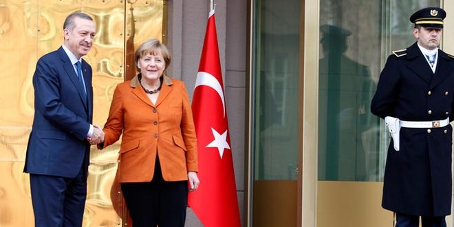 Merkel'den 'FET'clerin iadesi' aklamas