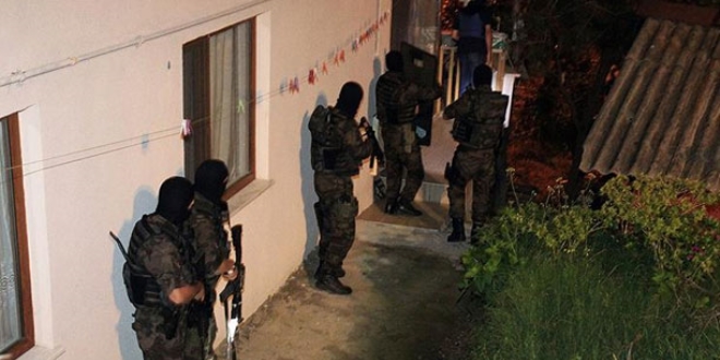 stanbul'da PKK'ya ynelik 10 adrese e zamanl operasyon dzenlendi